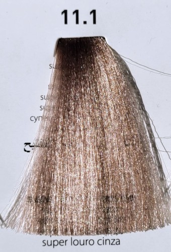 11.1 super jasny blond popielaty rozjasniajaca farba do wlosow rr line real color 8008277169590 w swietle slonecznym.jpg