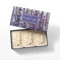Saponificio-Artigianale-Fiorentino-Lavanda-Toscana-lawendowe-mydlo-3x125g-w-opakowaniu-tloczeniem-kwiatu-lawendy-8032665598167-cleanico-poznan-2024.jpg